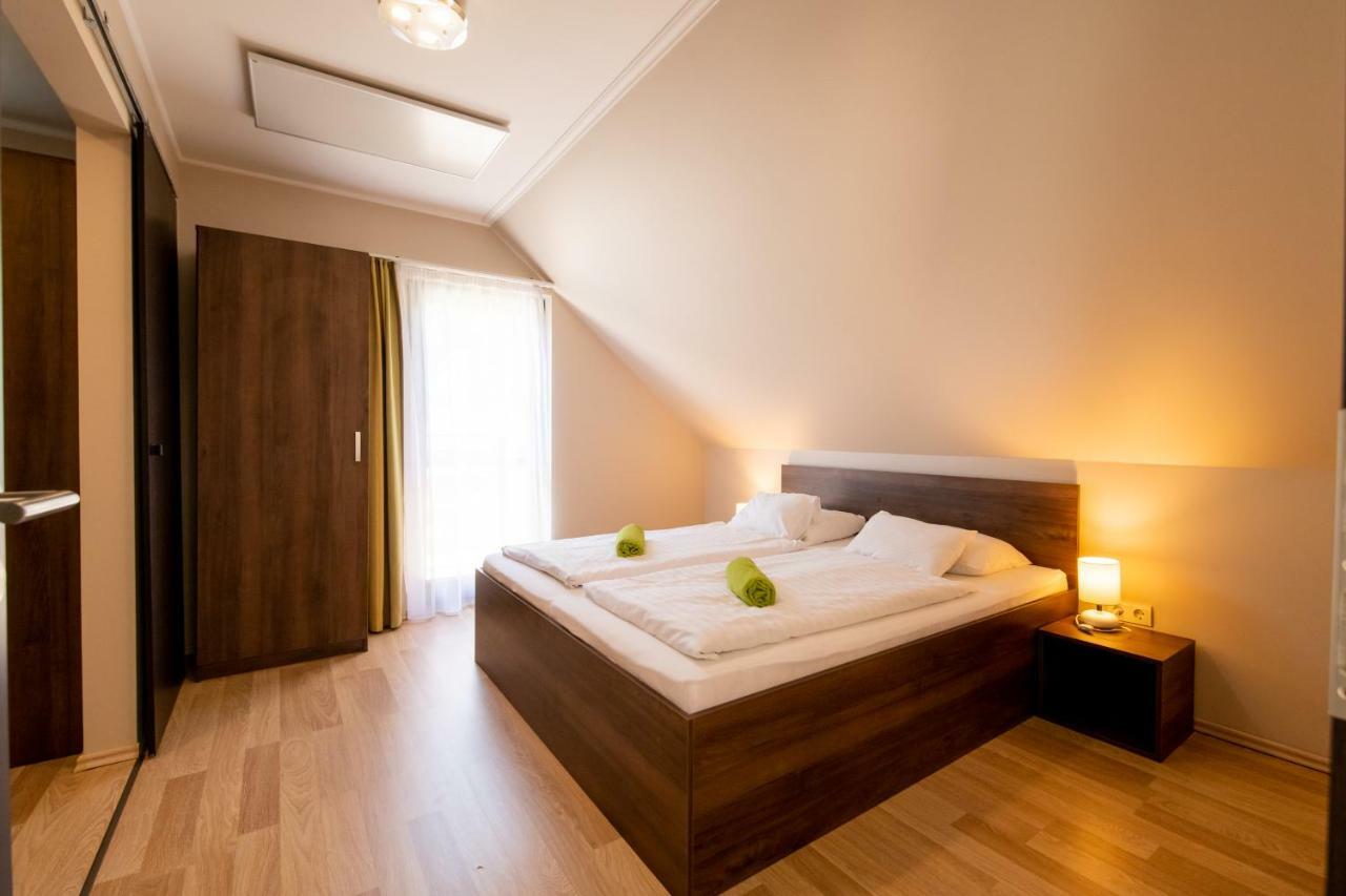 Dunazug Apartmanhaz Domos Ngoại thất bức ảnh