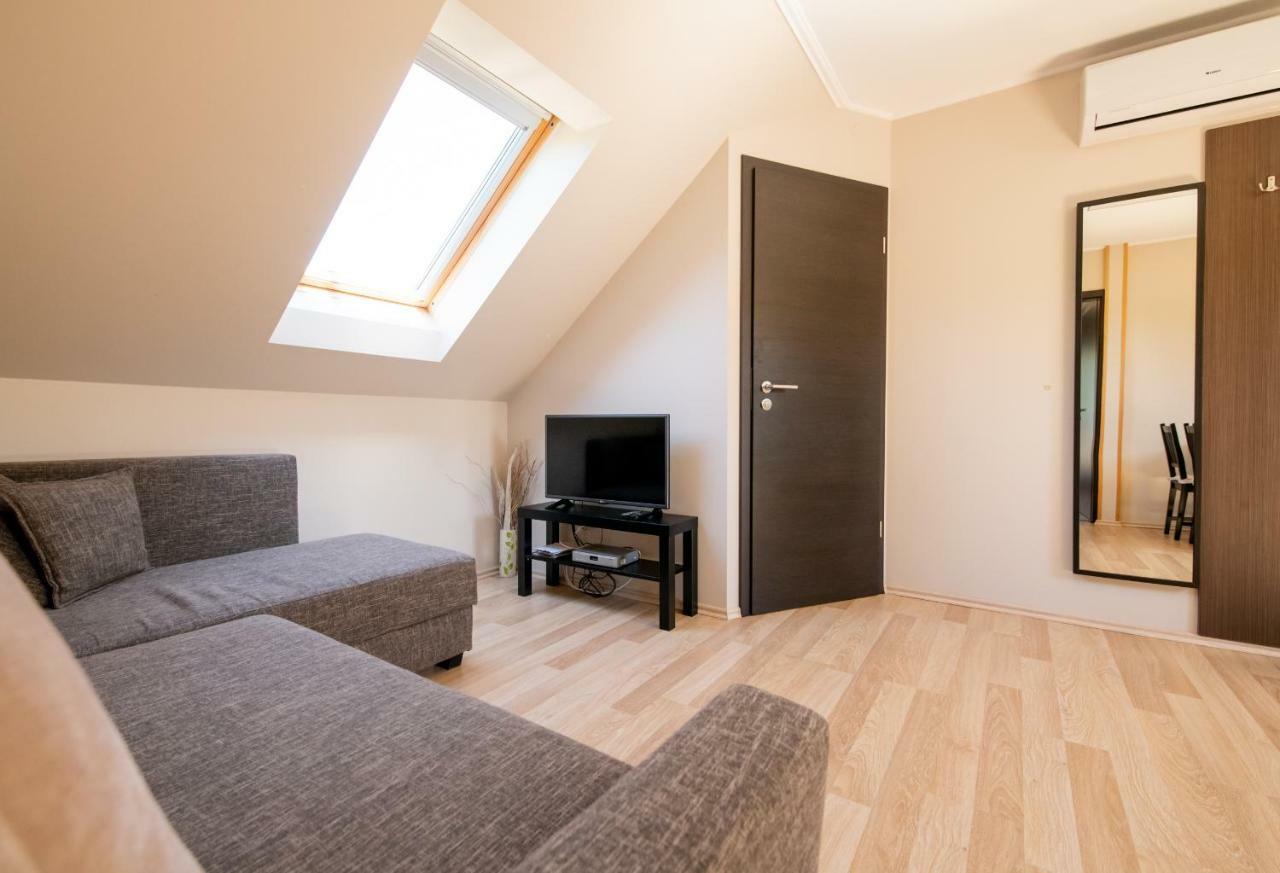 Dunazug Apartmanhaz Domos Ngoại thất bức ảnh