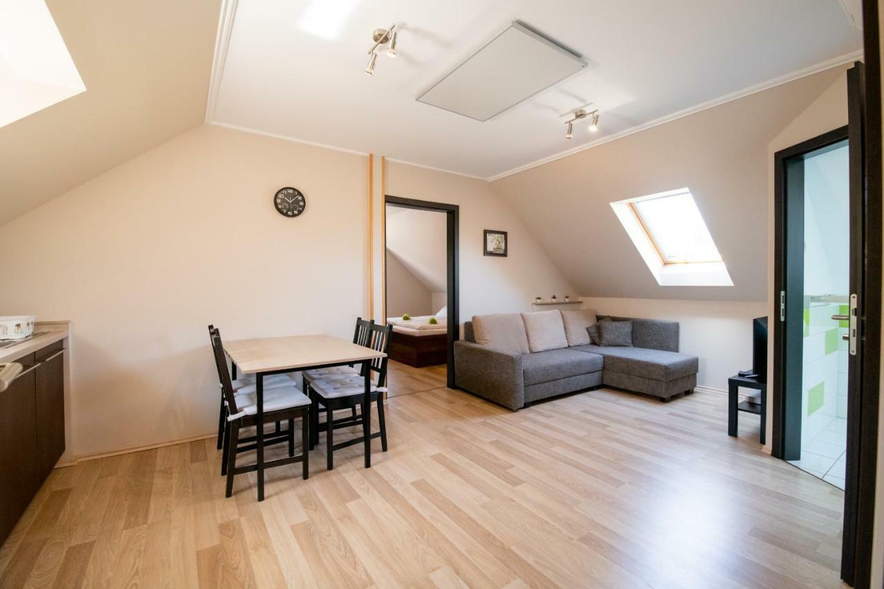 Dunazug Apartmanhaz Domos Ngoại thất bức ảnh