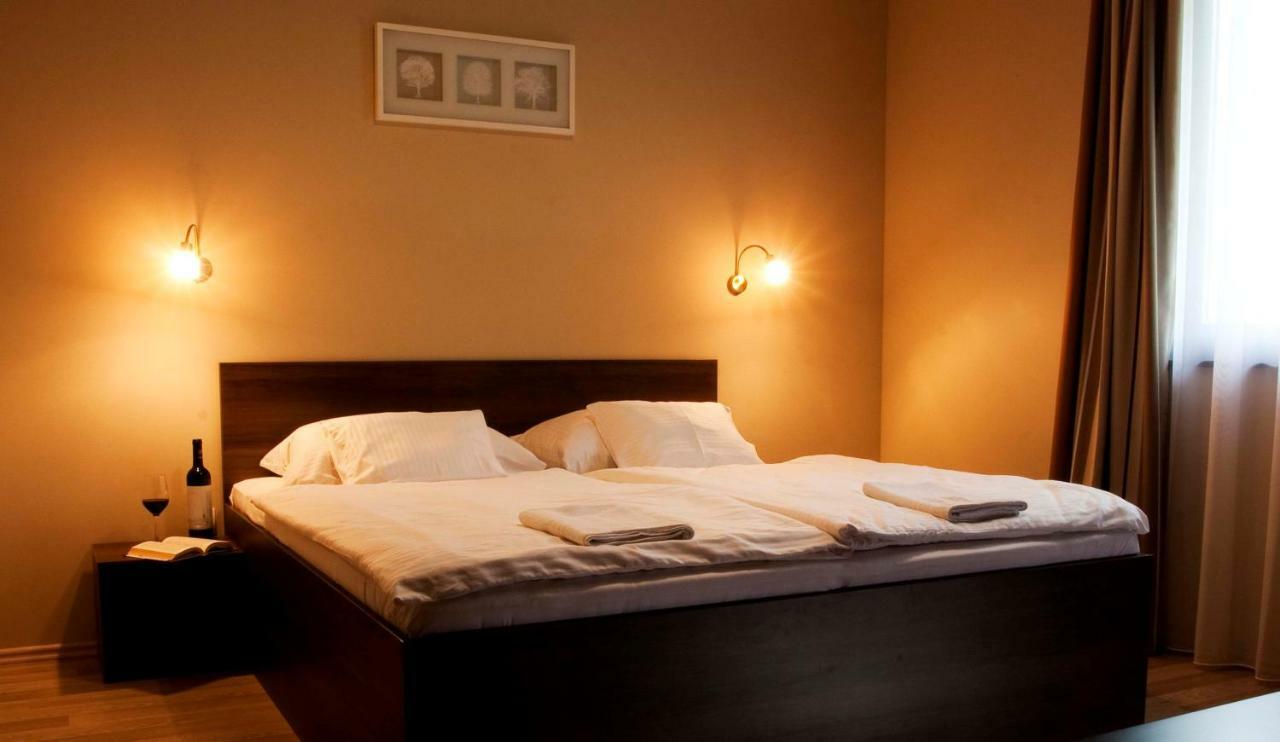Dunazug Apartmanhaz Domos Ngoại thất bức ảnh